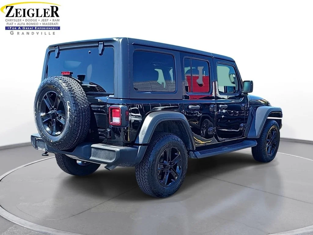 Used 2022 Black Jeep Unlimited Sport Altitude image 5