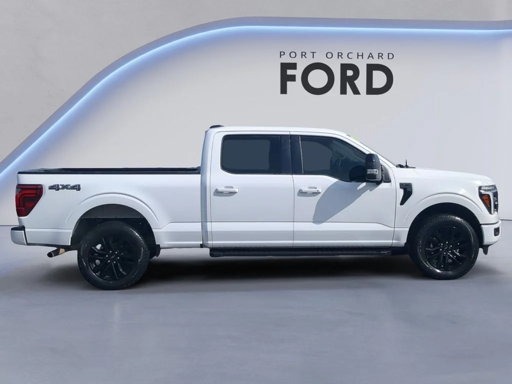 Used 2025  Ford Lariat image 8