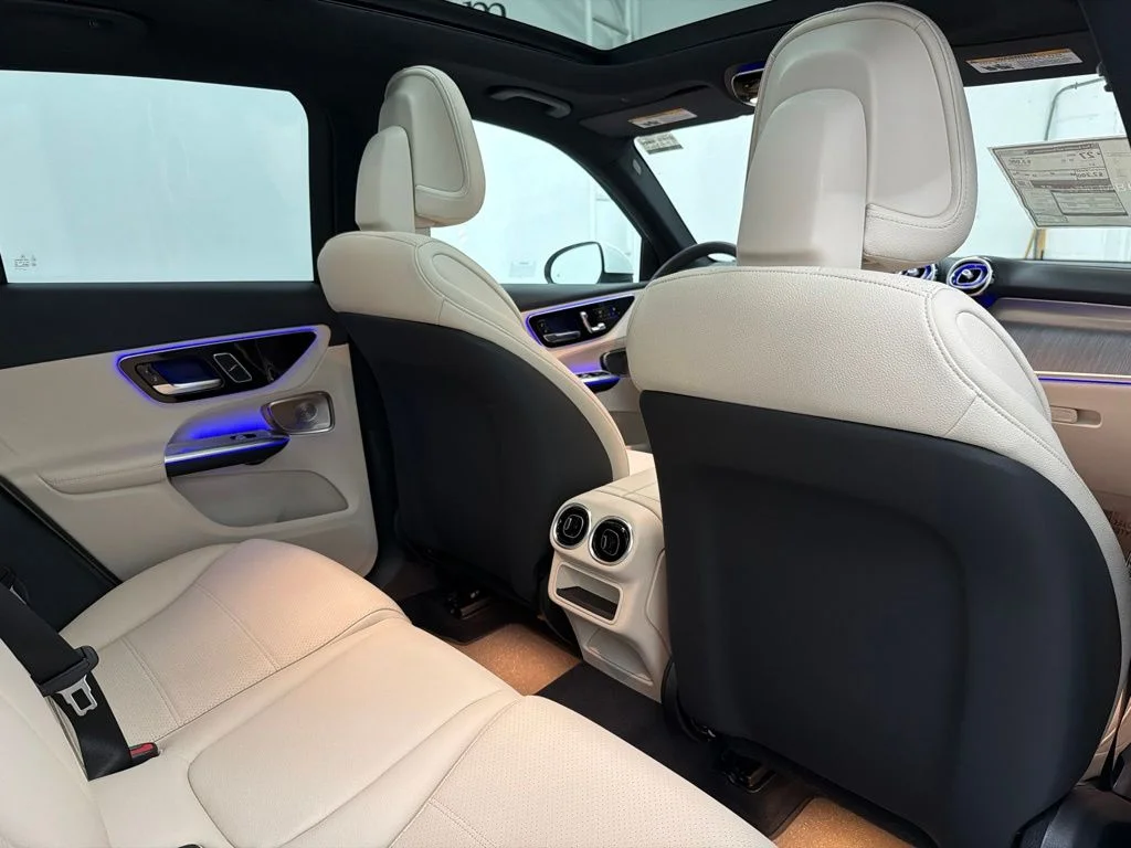 New 2027 White Mercedes-Benz GLC 300 image 30