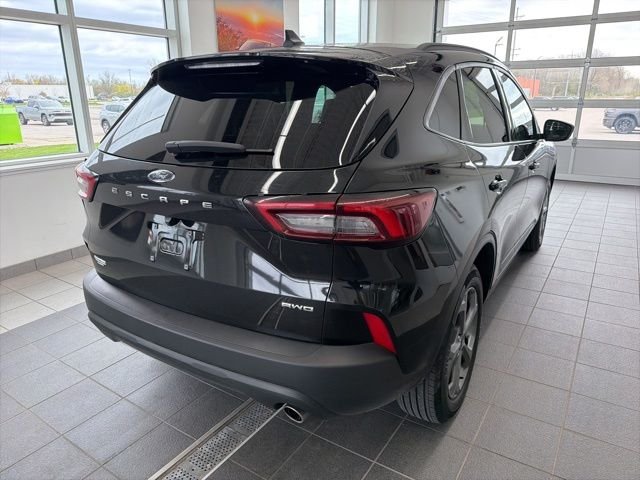 Certified Used 2025 Black Metallic Ford ST-Line Select image 6