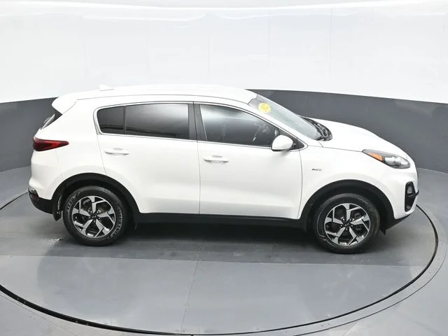 Used 2022 White Kia LX image 16