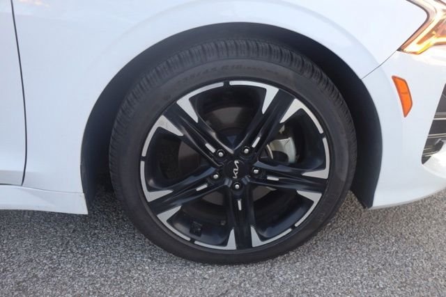 Used 2023 White Pearl Kia GT-Line image 13