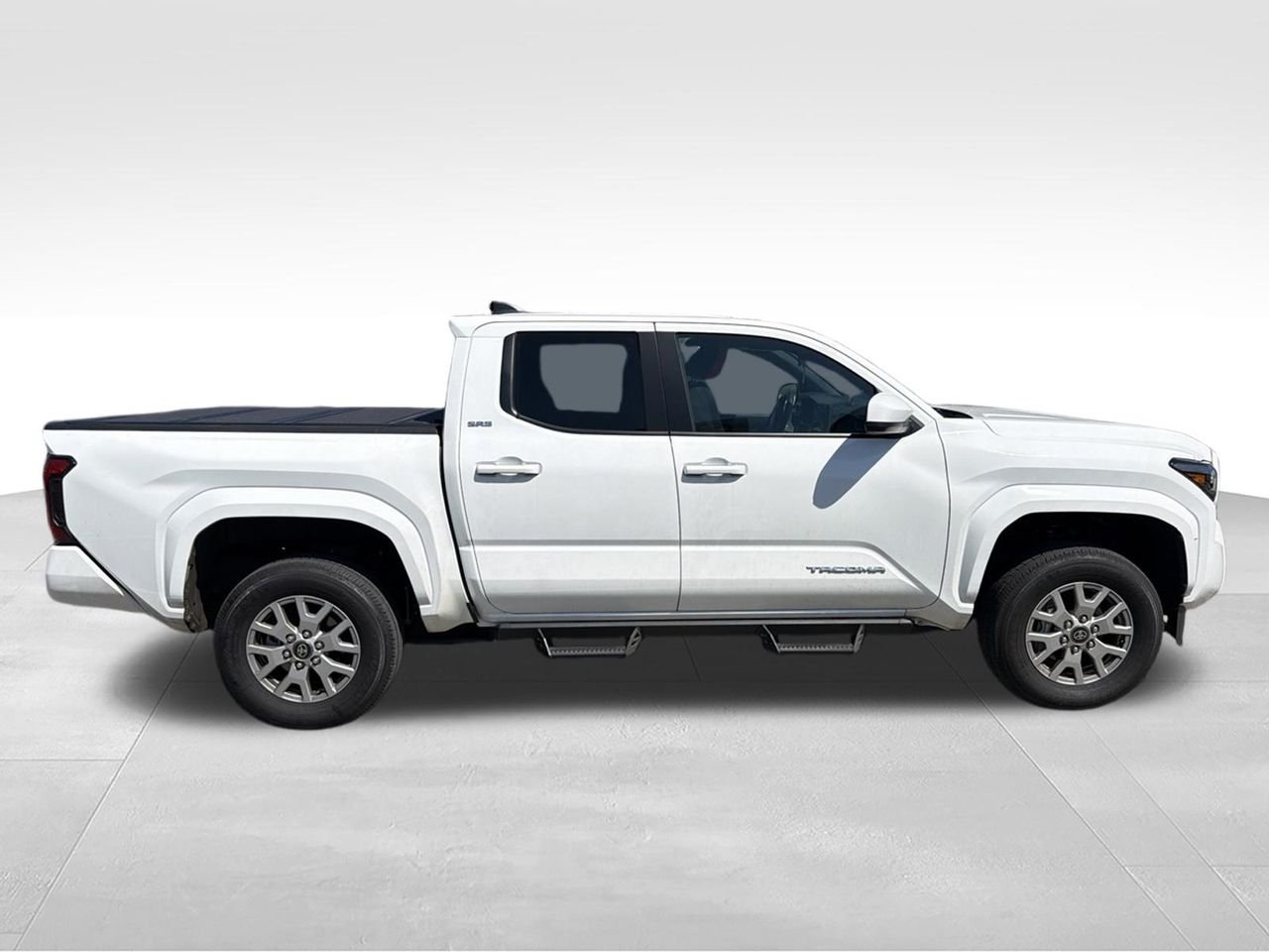 Used 2025 White Toyota SR5 image 4