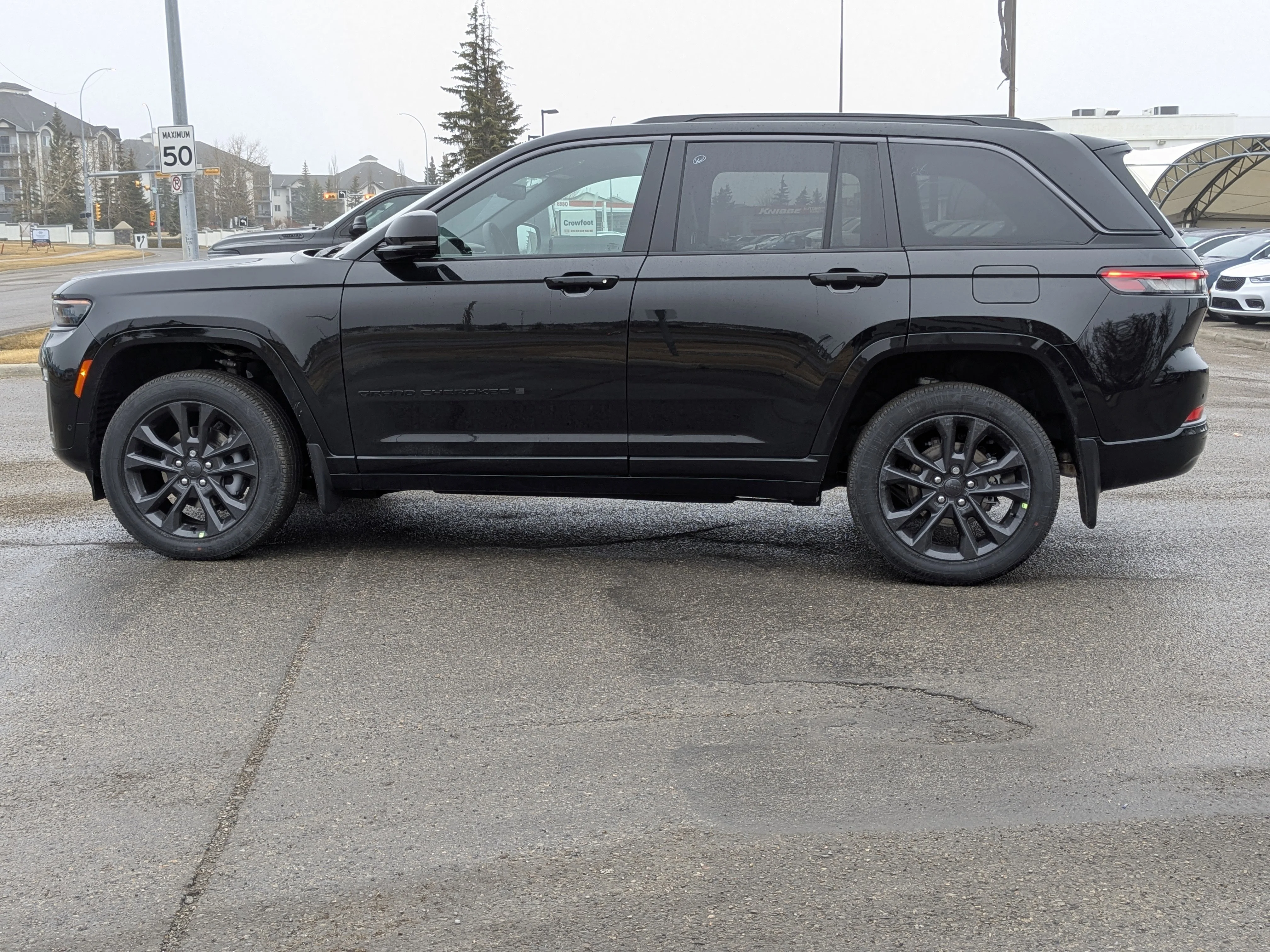 New 2026 Black Jeep Limited Reserve - - Pano Sunroof - Nappa Lthr - Vent Seats - Tow Pkg - Remote Start & More! image 5