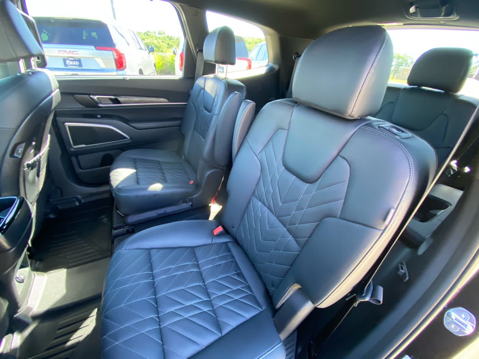 Used 2025  Kia EX X-Line image 21