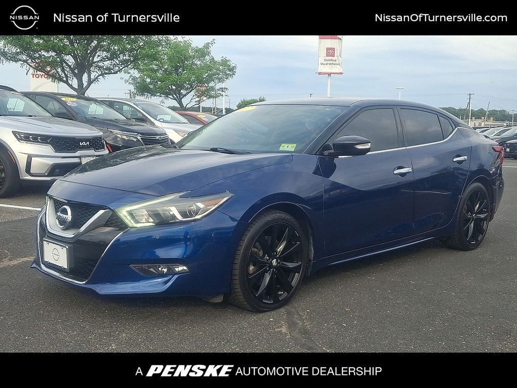 Used 2017 Blue Nissan SR image 1