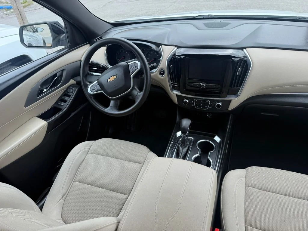 Used 2022 White Chevrolet LS image 21