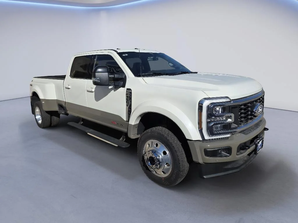New 2027 Star White Metallic Tri-Coat Ford F-450® King Ranch® image 8