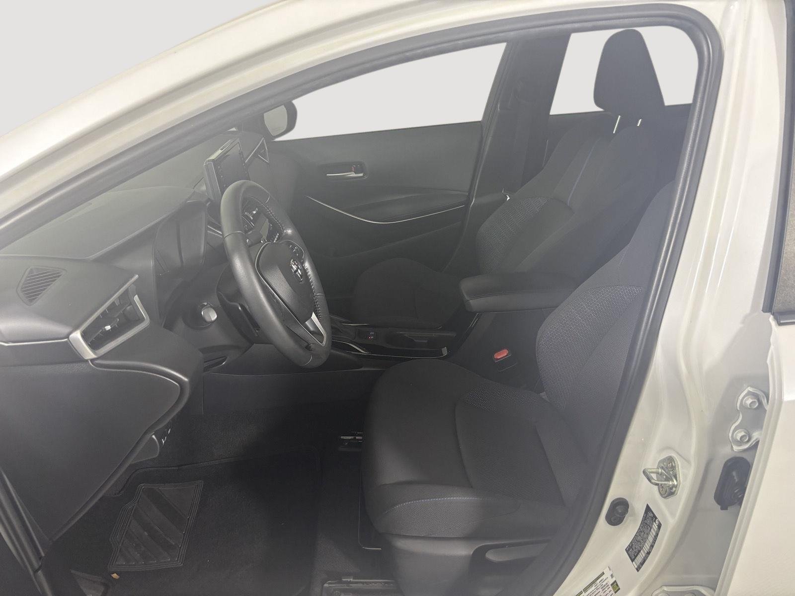Certified Used 2022 Wind Chill Pearl Toyota SE image 3