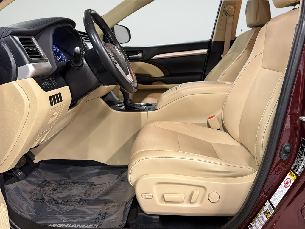 Used 2019 Red Toyota XLE image 9