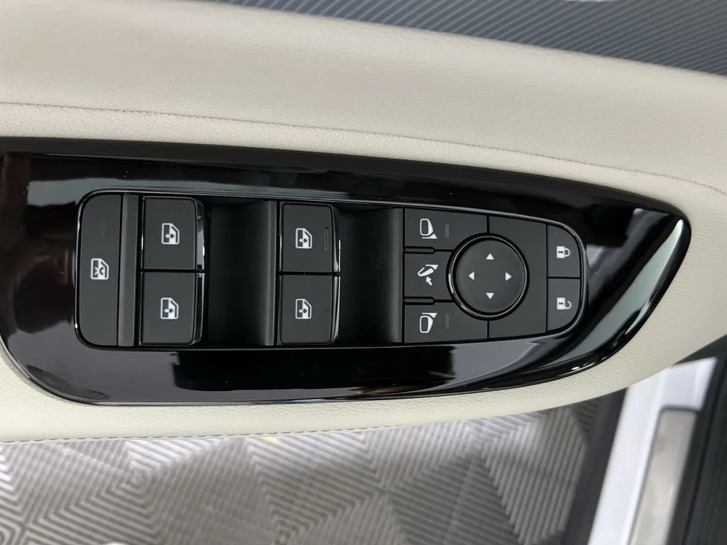 New 2026 White Nissan Platinum image 15