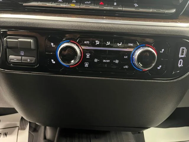 Used 2023 White GMC SLE image 34