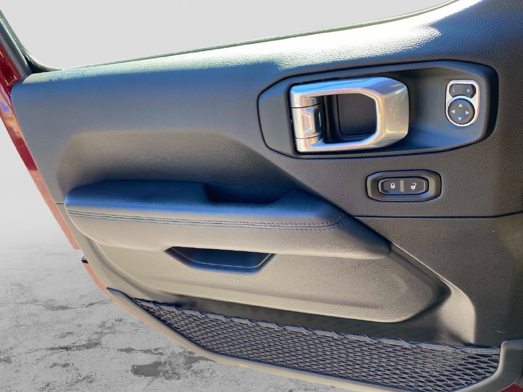 Used 2022  Jeep Unlimited Sahara Altitude image 26