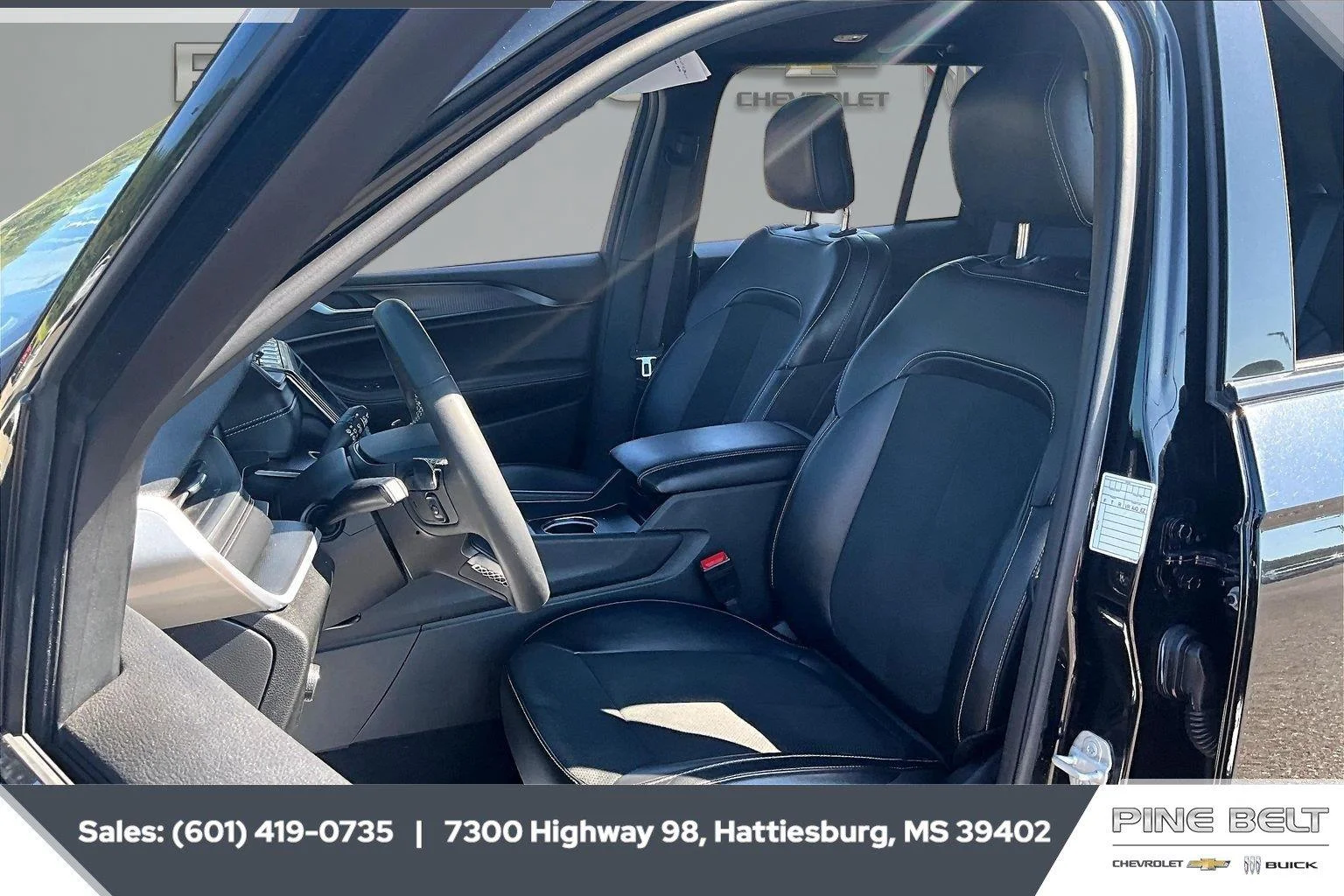 Used 2025 Diamond Black Crystal Pearlcoat Jeep Altitude image 18