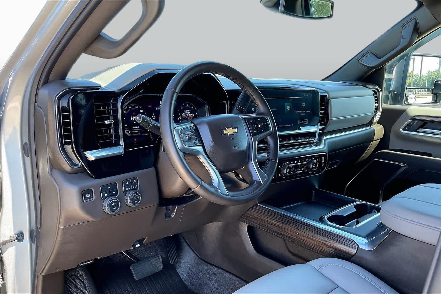 Used 2025 Sterling Gray Metallic Chevrolet LT image 18