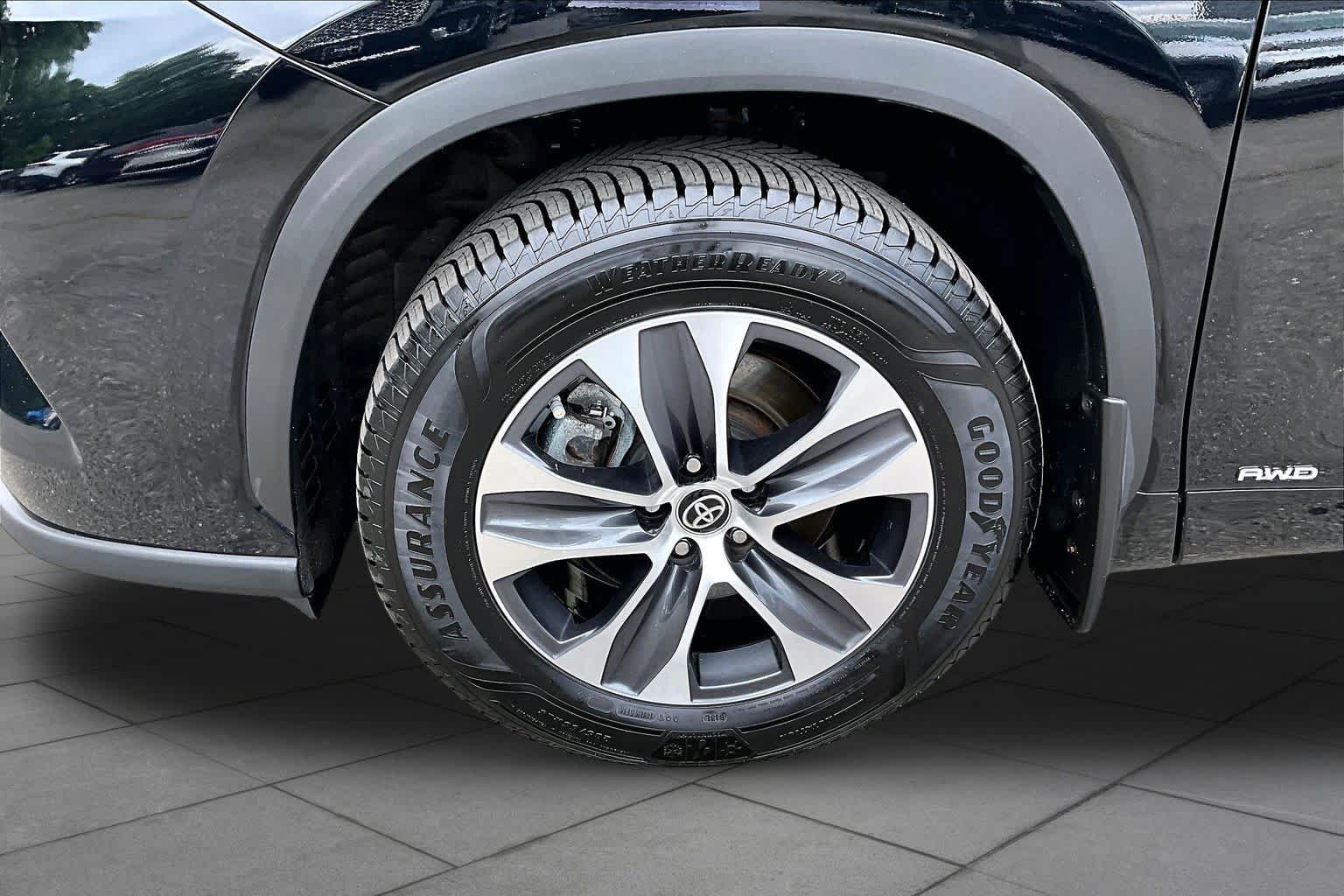 Used 2023 Midnight Black Metallic Toyota Hybrid XLE image 11