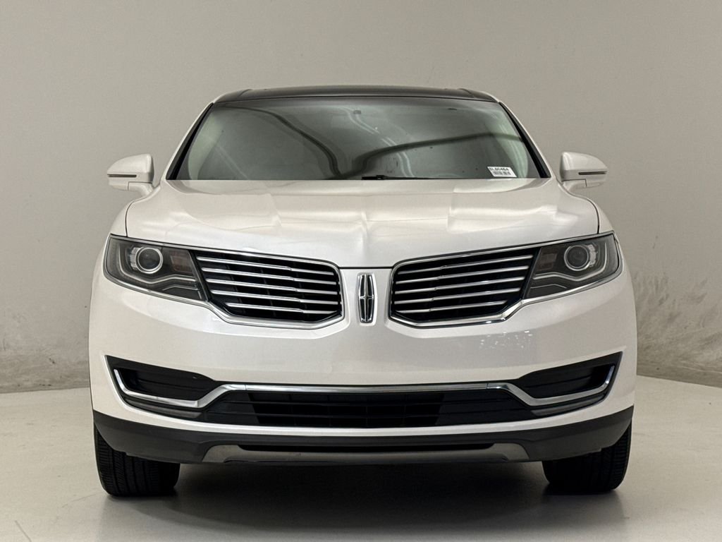 Used 2016 White Platinum Clearcoat Metallic Lincoln Reserve image 3