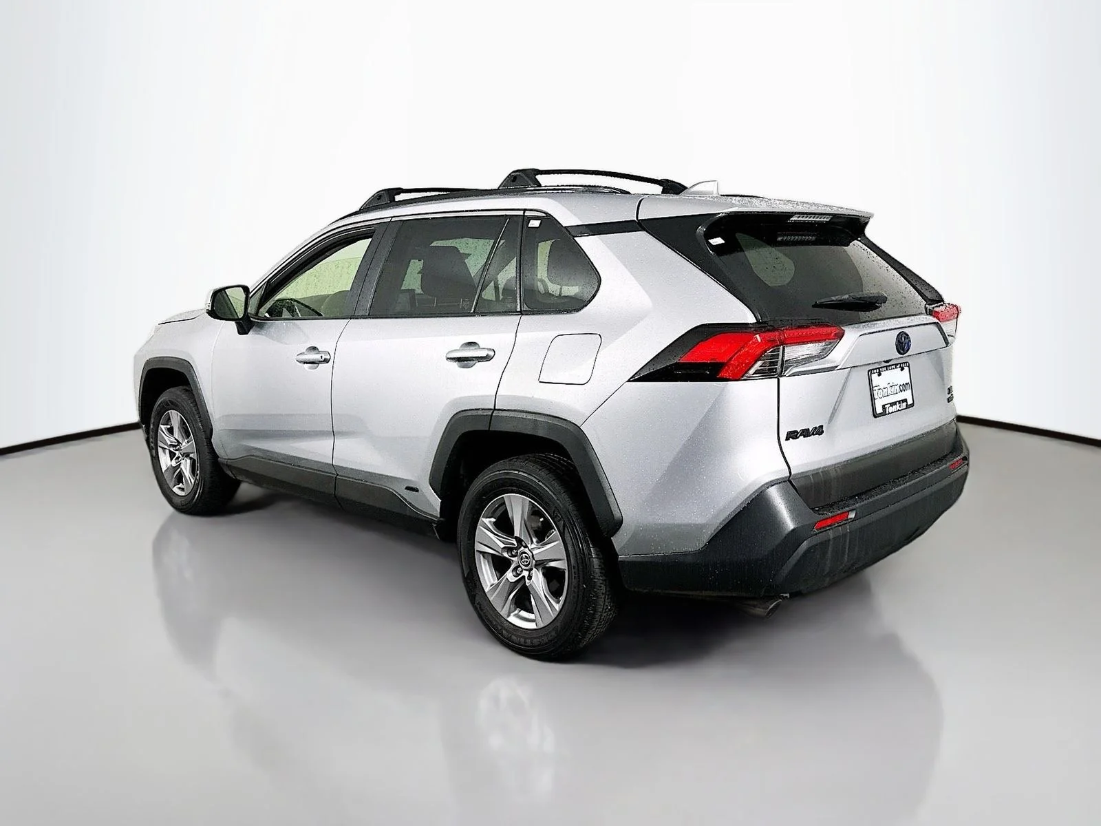 Used 2023 Silver Toyota XLE image 5