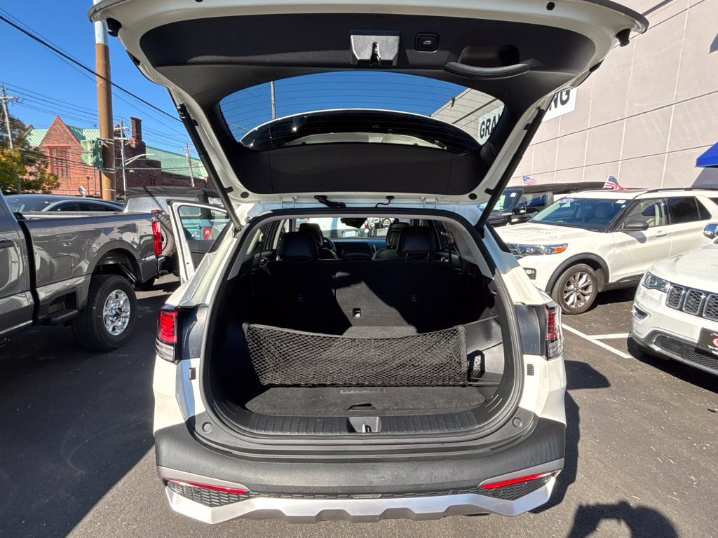 Used 2023 White Kia EX image 24