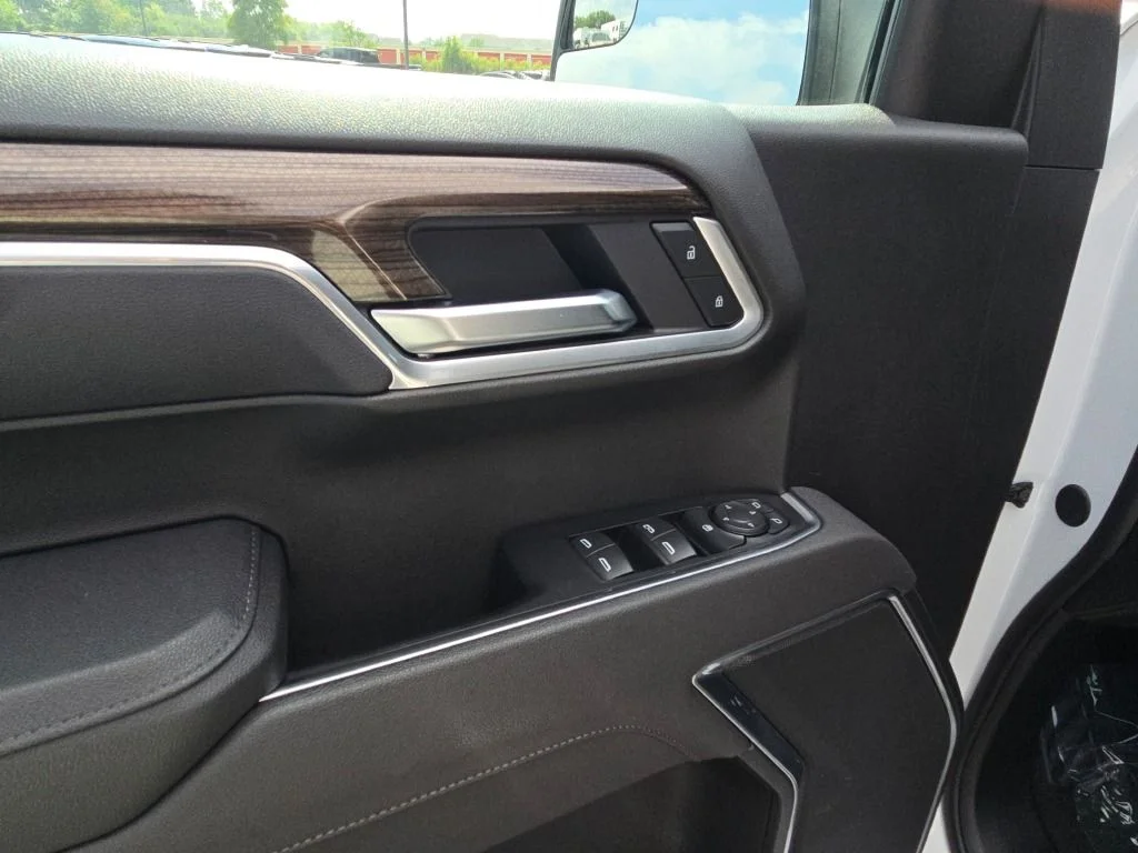 Used 2025 White Chevrolet RST image 20