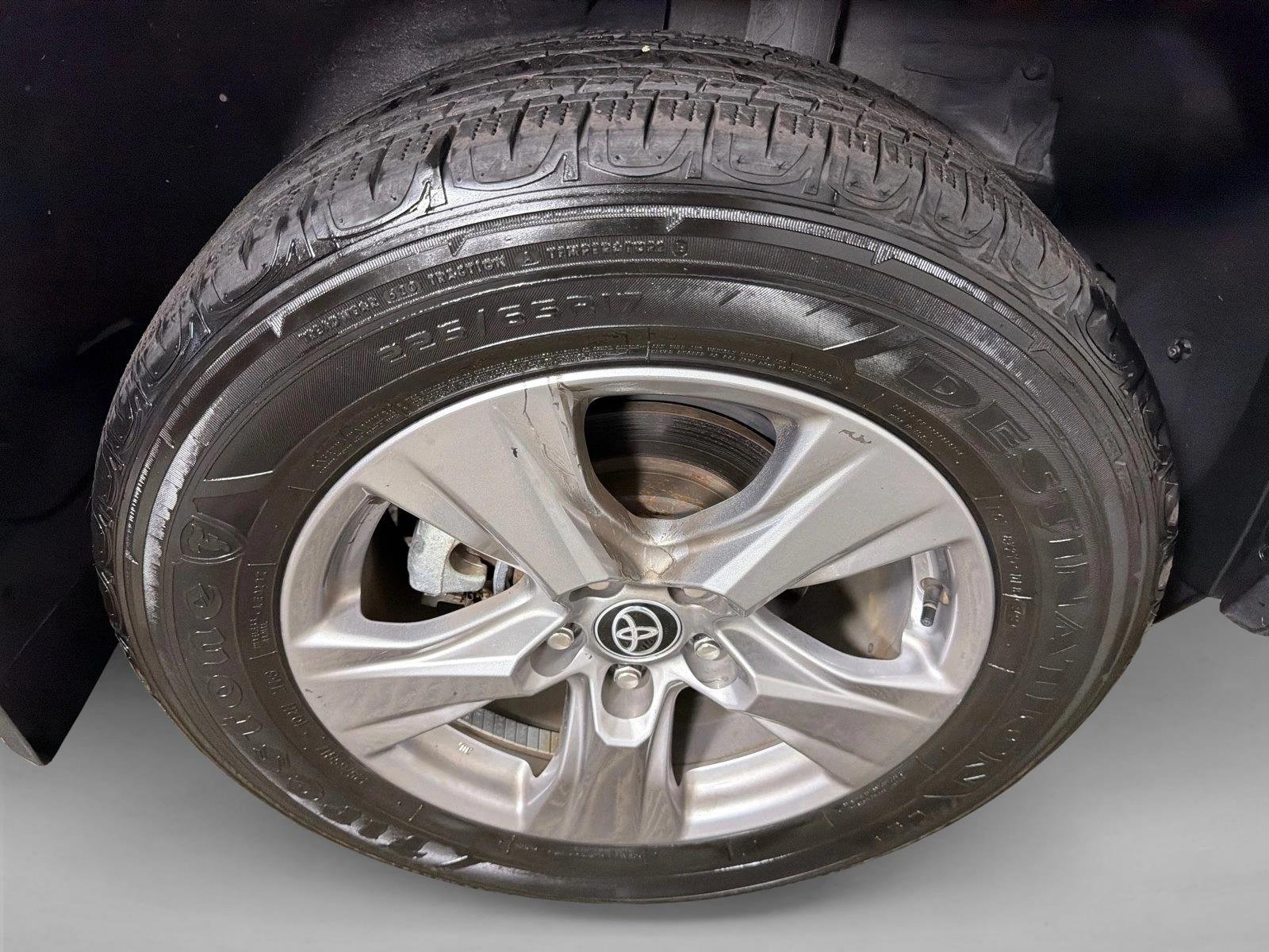 Certified Used 2024 Ice Cap Toyota Hybrid XLE image 18