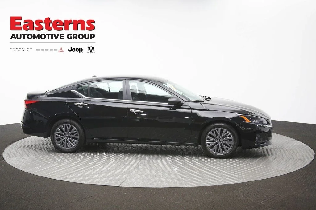 Used 2025 Black Nissan 2.5 SV image 45