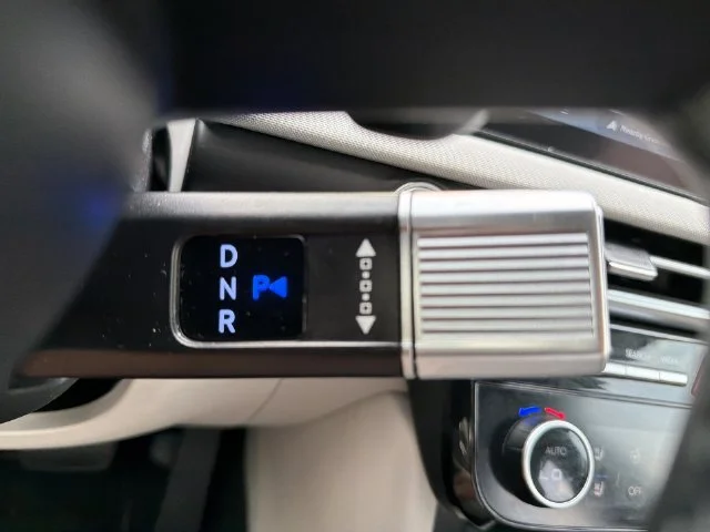 Used 2025 Black Hyundai Limited image 32