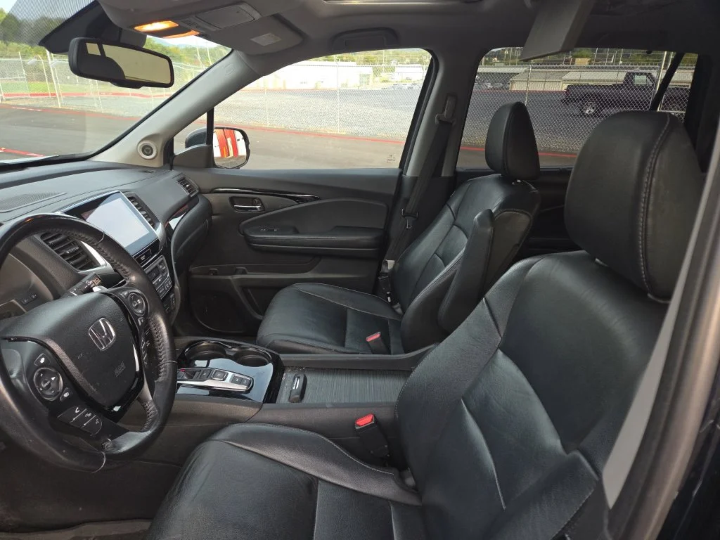 Used 2016  Honda Touring image 10