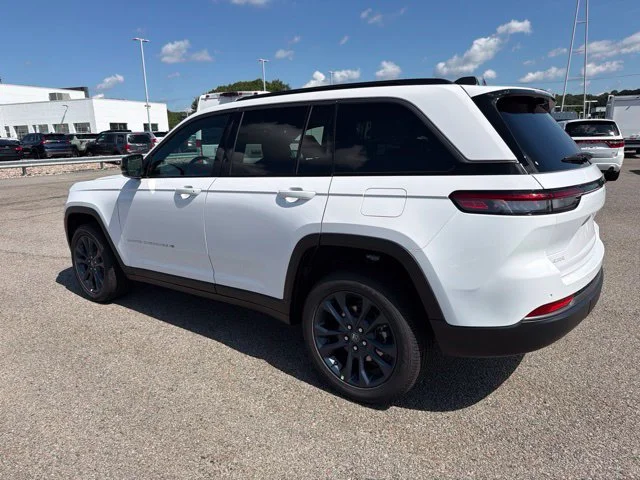 New 2026 White Jeep  image 5