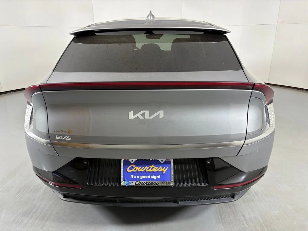 Used 2023 Gray Kia Wind image 7