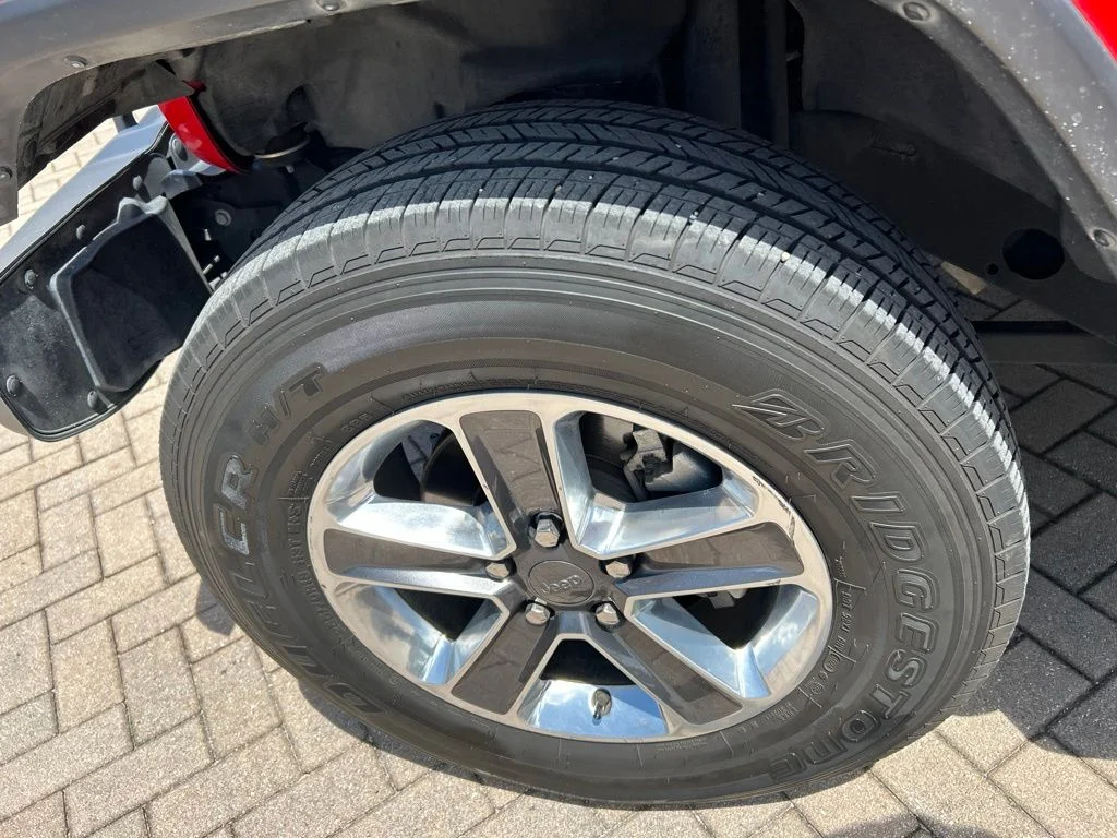 Used 2021 Red Jeep Unlimited Sahara image 12