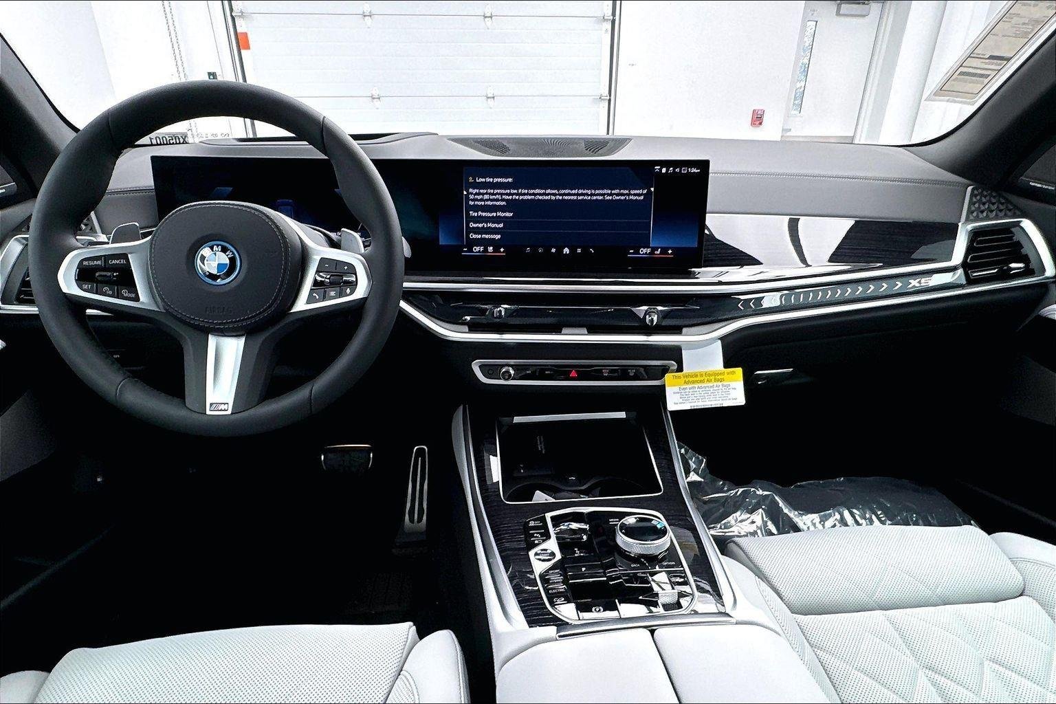 New 2026 Tanzanite Blue II Metallic BMW xDrive50e image 10