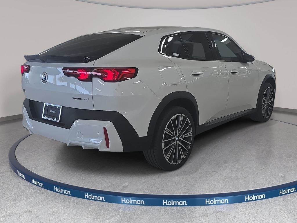 New 2026 Mineral White Metallic BMW xDrive28i image 4