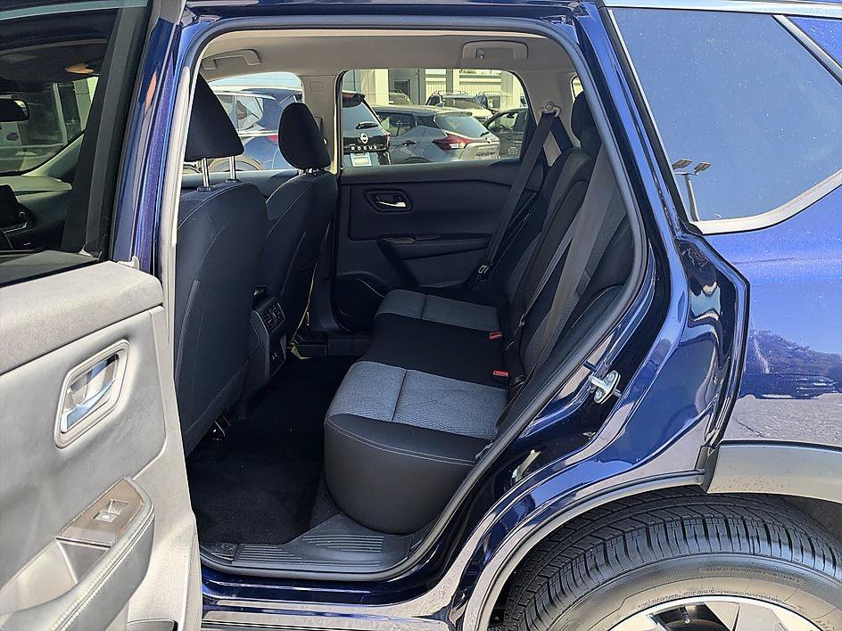 Used 2025 Deep Ocean Blue Pearl Nissan SV image 15