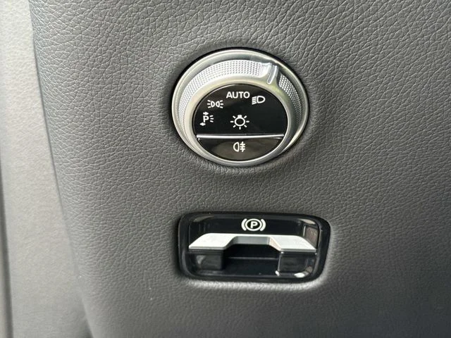 Used 2024  Mercedes-Benz GLC 300 image 39
