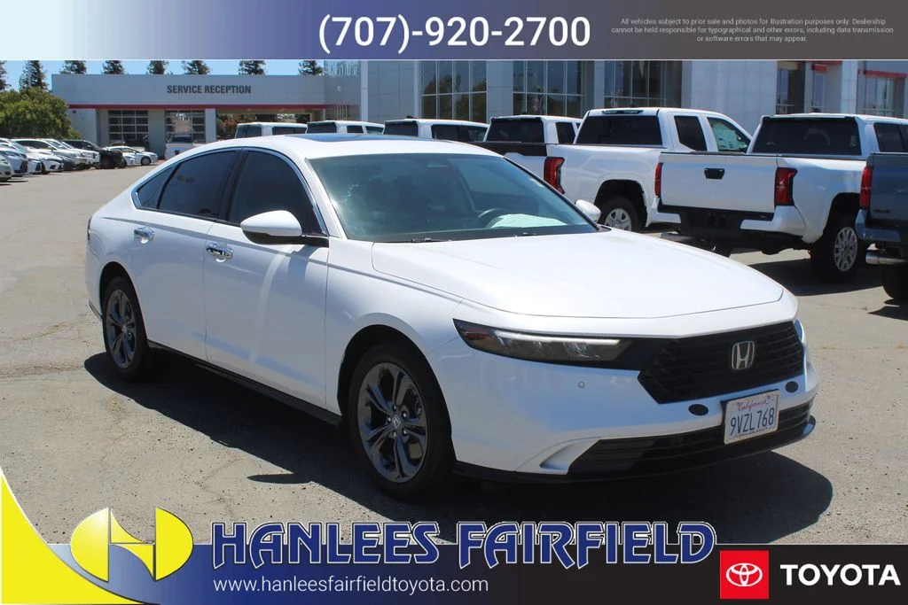 Used 2025 White Honda EX-L image 5