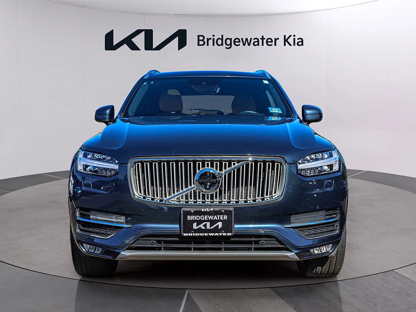 Used 2018  Volvo Inscription image 2