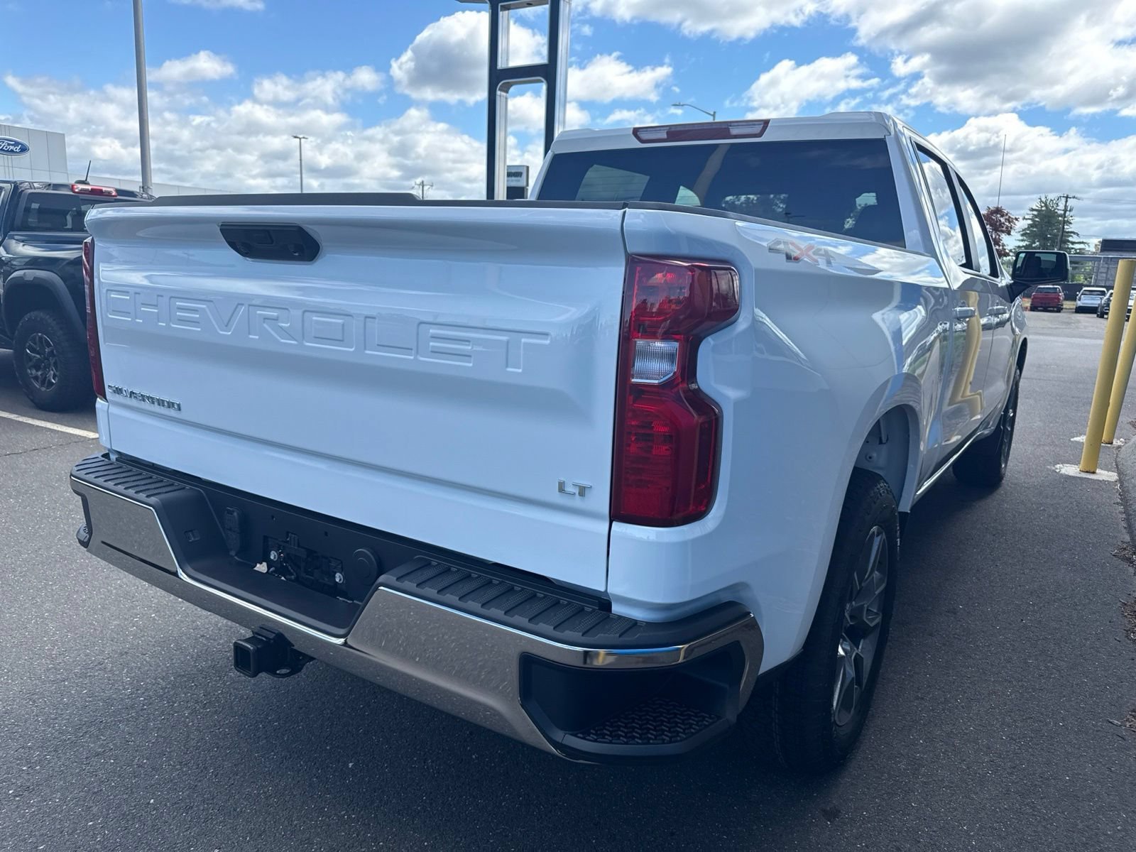 New 2026 Summit White Chevrolet LT (2FL) with Convenience Package - Trailering Package - 20in Grazen Wheels *In Stock* image 6