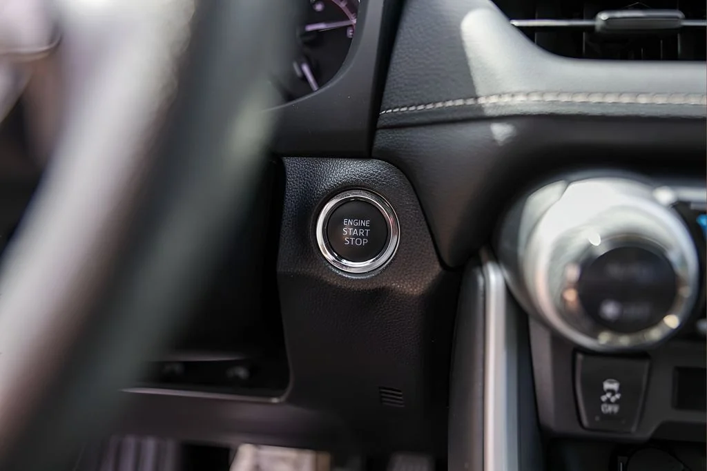 Used 2025 White Toyota XLE image 19
