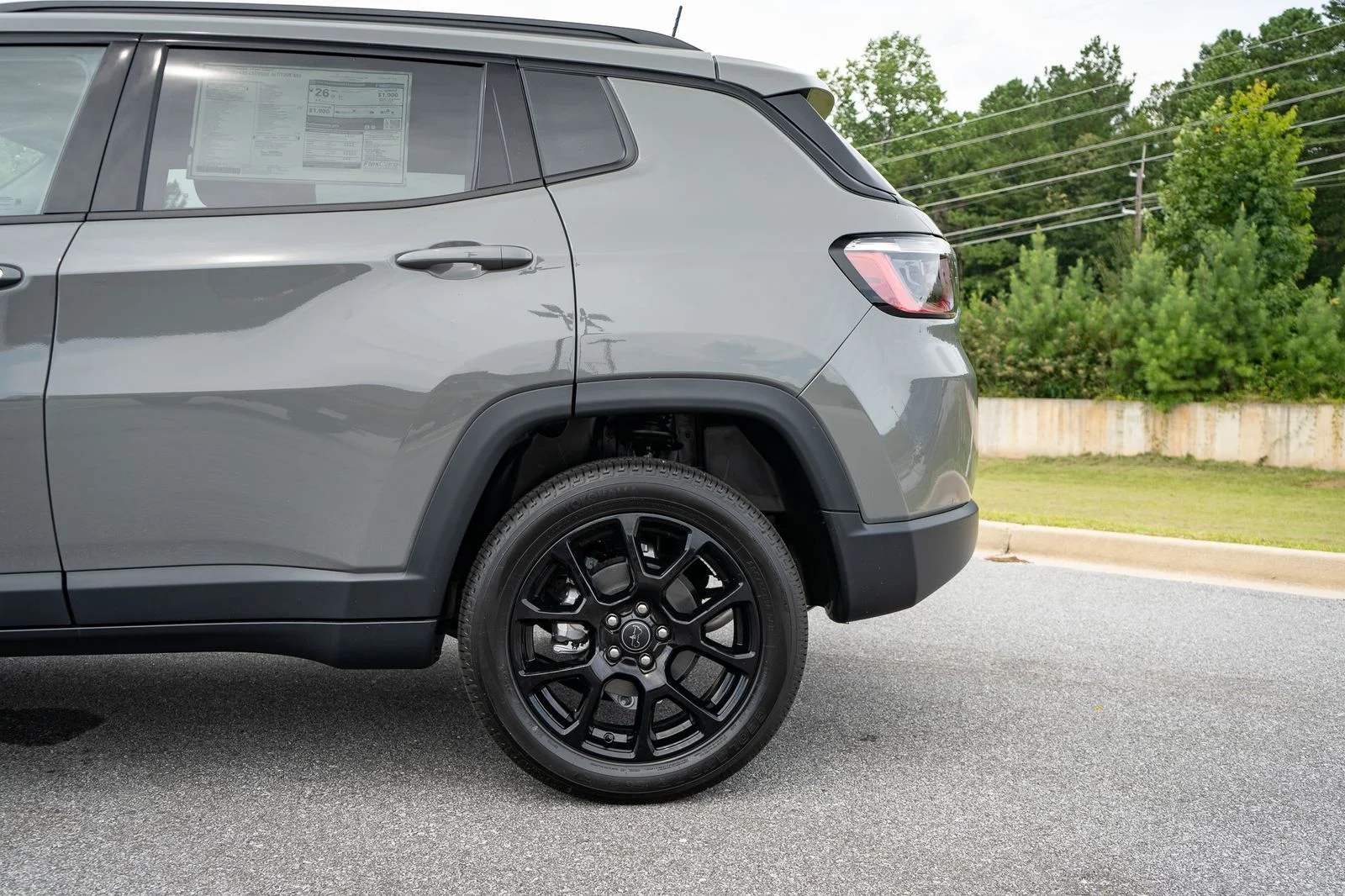 New 2026 Sting-Gray Clear-Coat Exterior Paint Jeep Latitude image 6