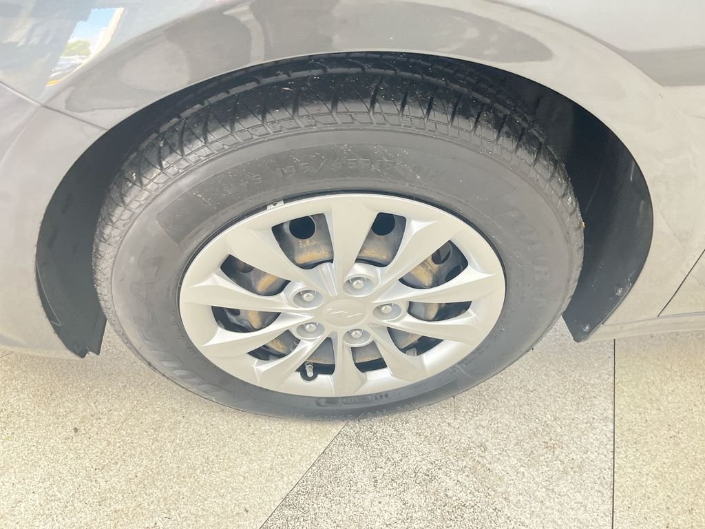 Used 2022 Gray Kia FE image 14