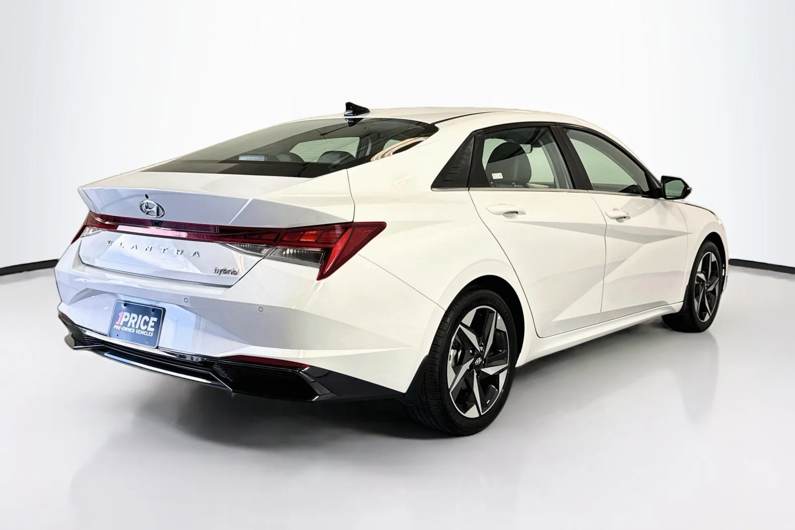 Used 2023 Ceramic White Hyundai Limited image 5
