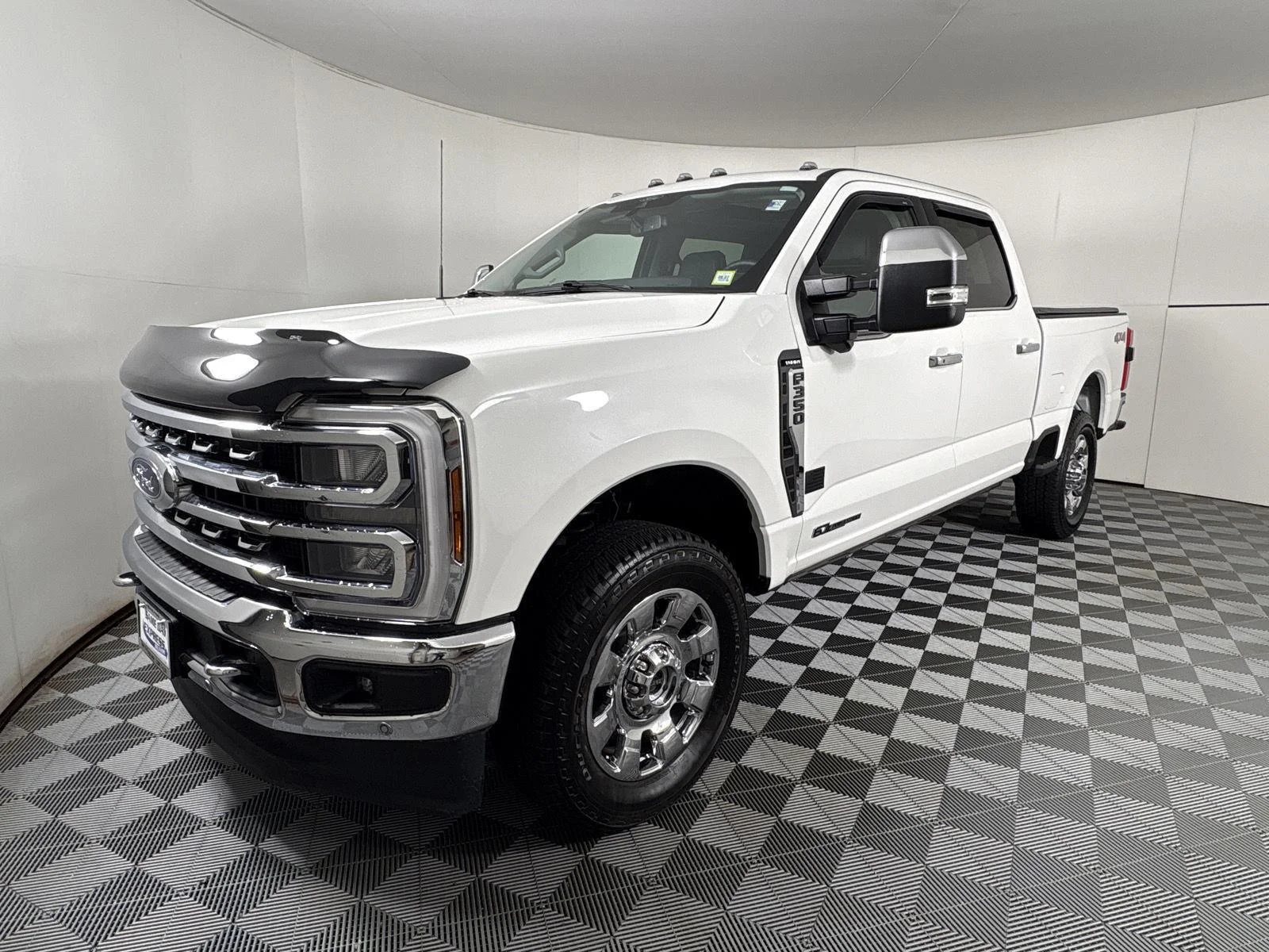 Used 2024 Star White Metallic Tri-Coat Ford LARIAT image 3