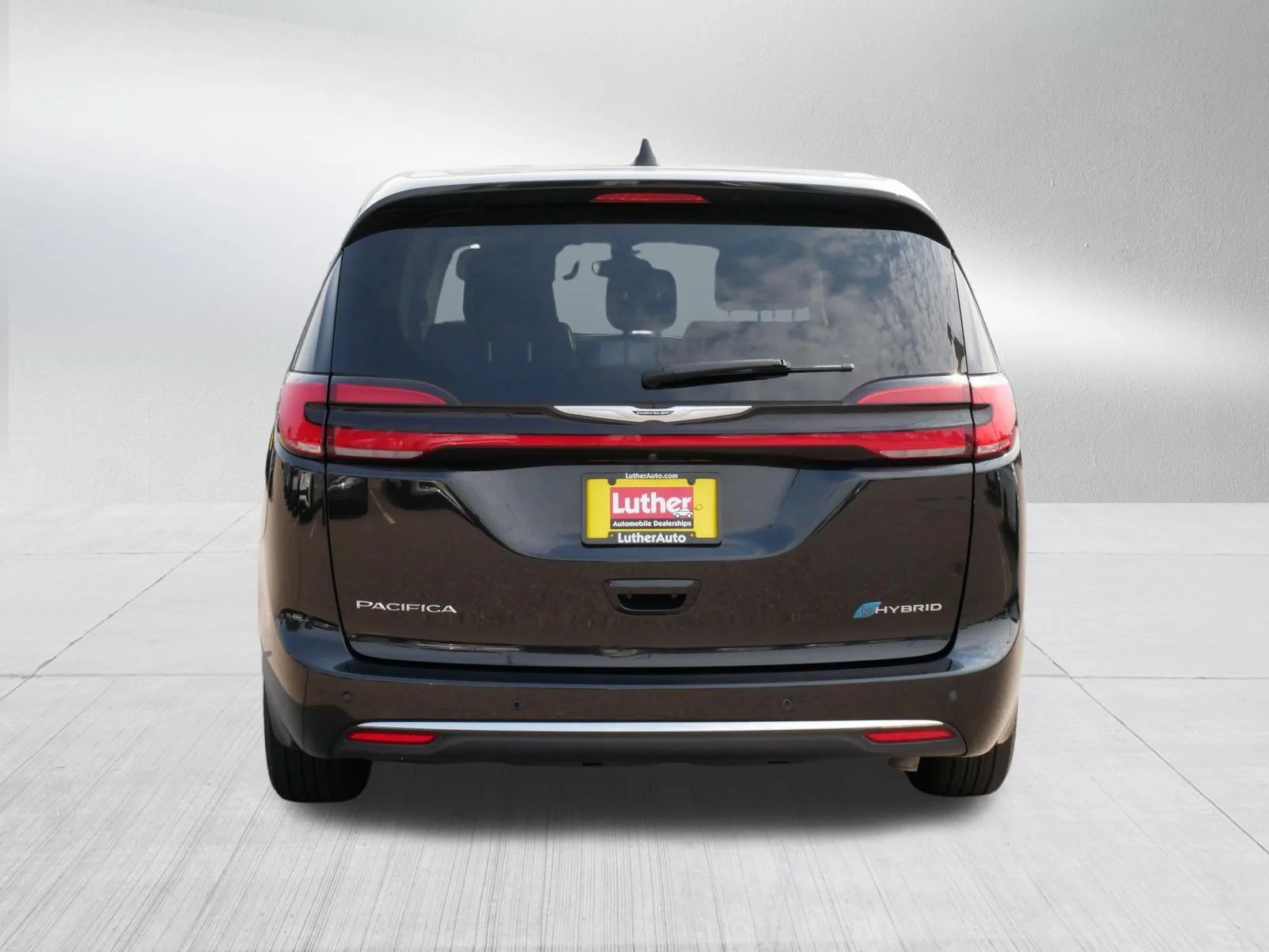 Used 2023 Brilliant Black Crystal Pearlcoat Chrysler Hybrid Touring L image 6