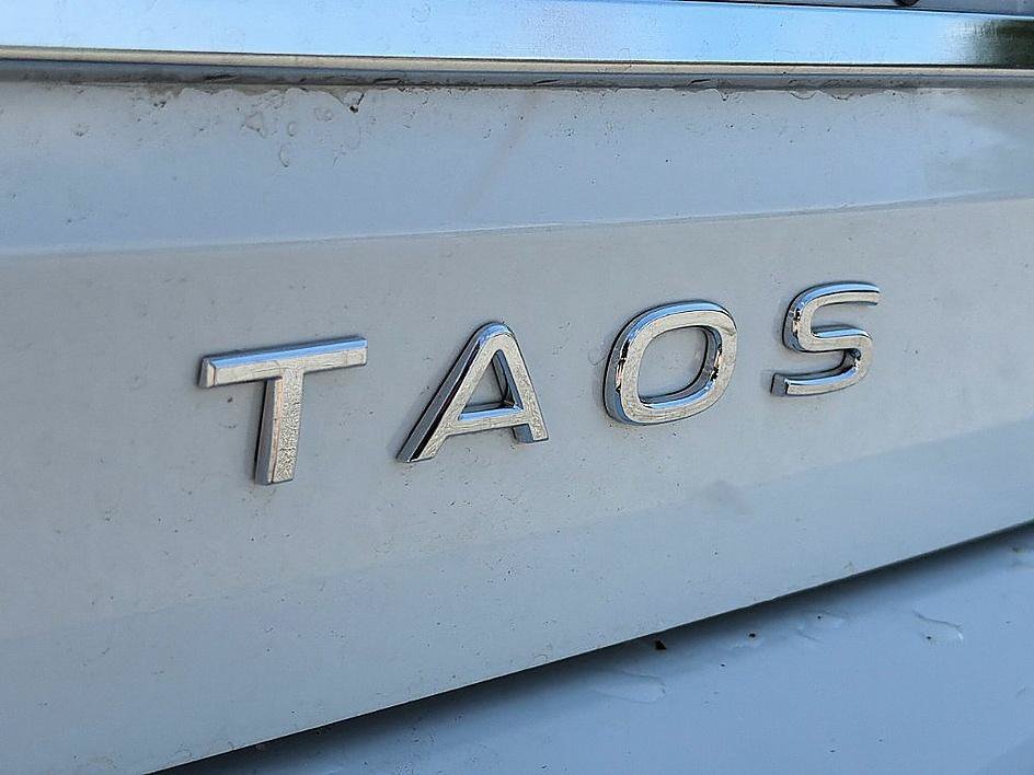 Used 2025 White Volkswagen S image 24
