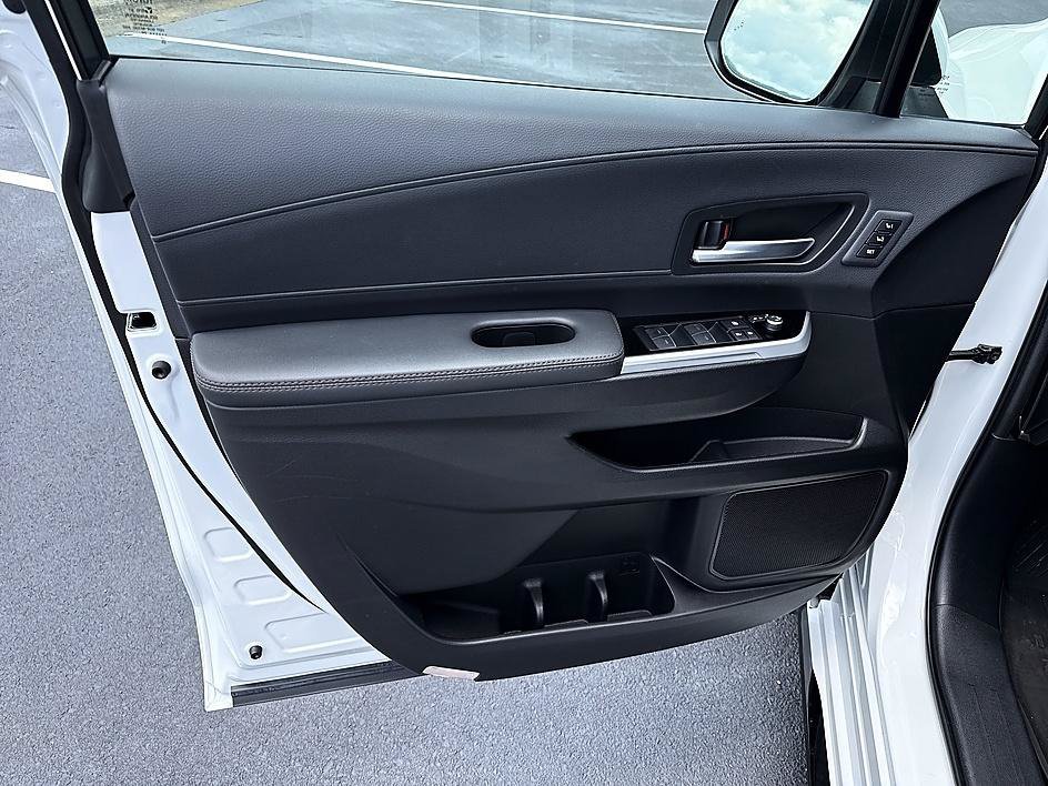 Used 2026 Wind Chill Pearl Toyota Platinum image 10