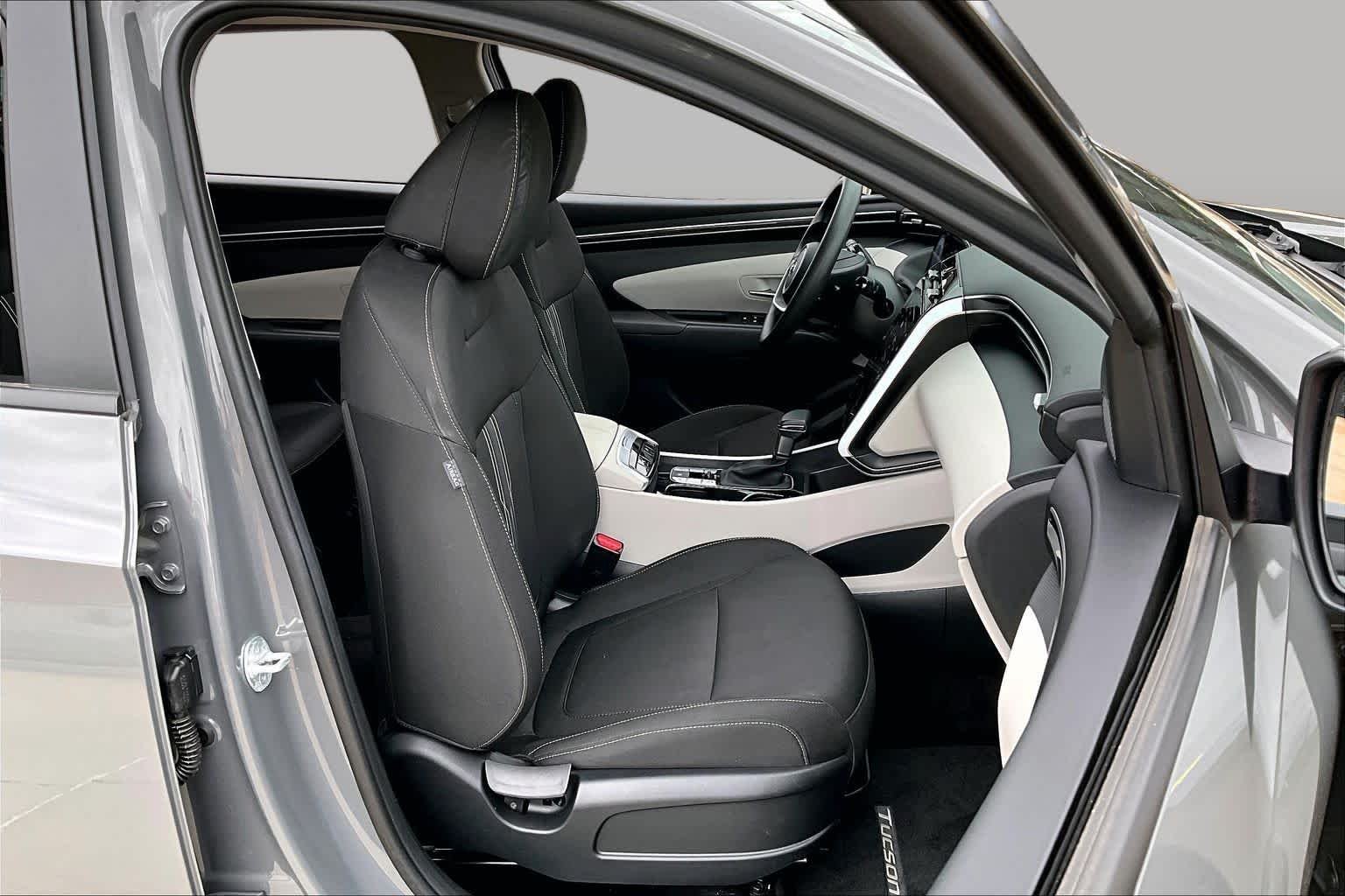 Used 2024 Hampton Gray Hyundai SEL image 9