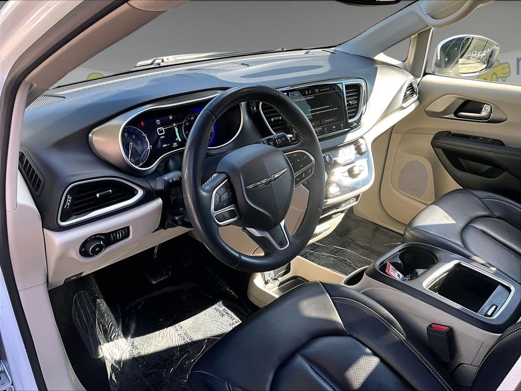 Used 2023 Bright White Clearcoat Chrysler Touring L image 8