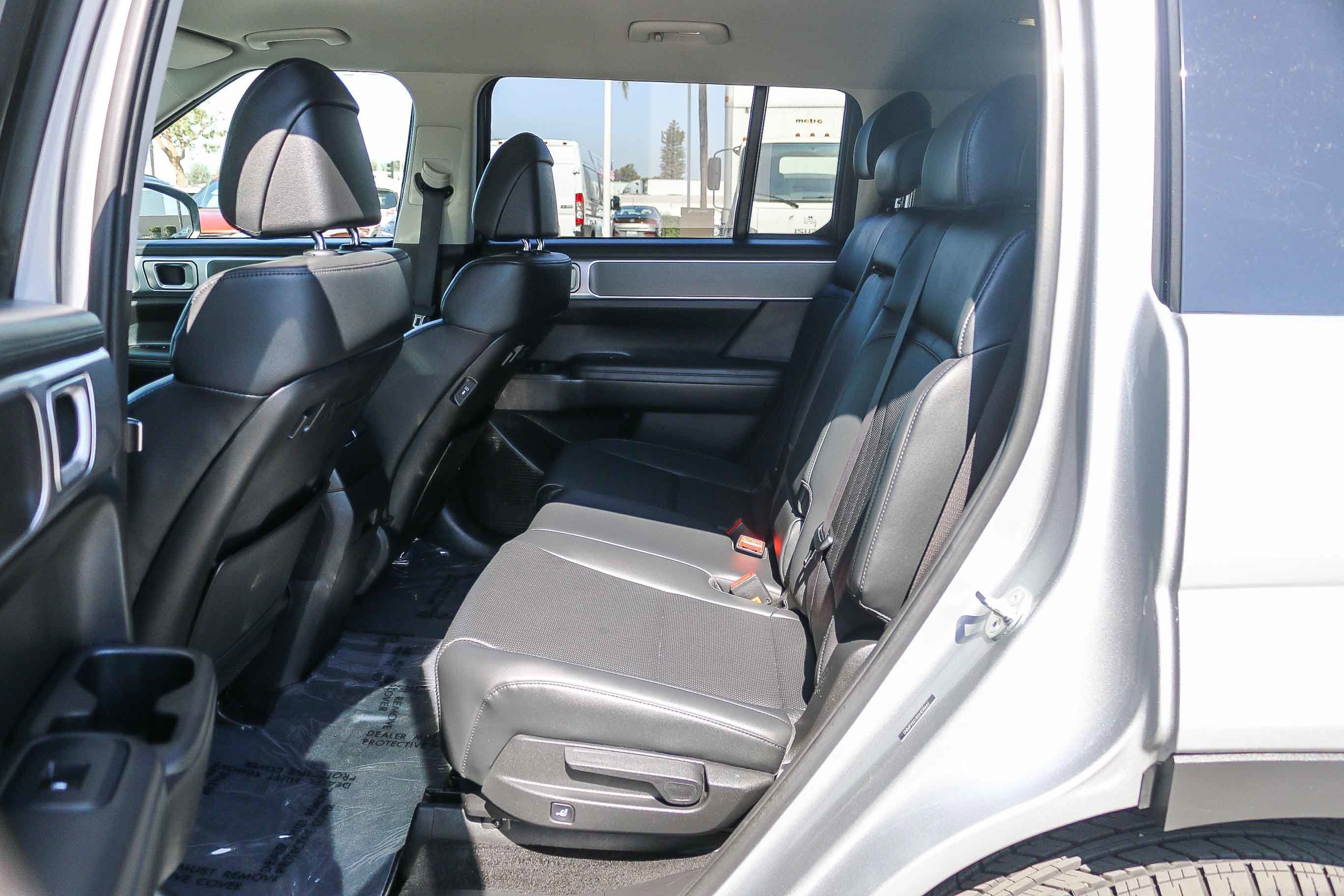 Certified Used 2025 Shimmering Silver Hyundai SEL image 18