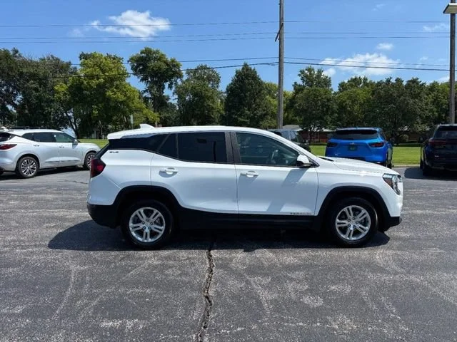 Used 2024 Summit White GMC SLE image 6